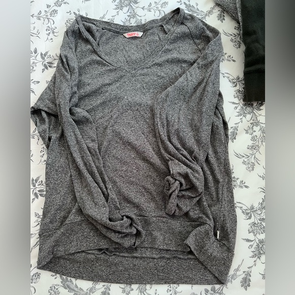 Tna v neck long sleeve - Picture 1 of 1